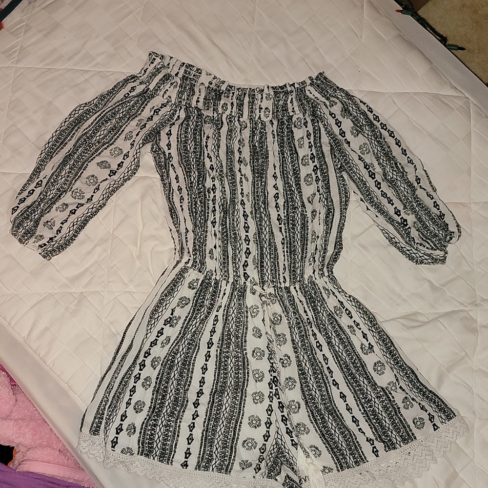 Cold shoulder type romper